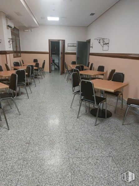 Retail for sale at Calle Doctor Santero, Tetuán, Madrid, 28039 with chair, table, furniture, flooring, floor, interior design, hall, human settlement, ceiling and event around