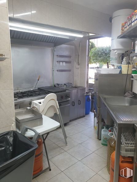 Local en venta en Zona Universidad, Móstoles, Madrid, 28933 con propiedad, edificio, interiorismo, cocina, inmobiliario, suelos, gas, fregadero, electrodoméstico y máquina alrededor