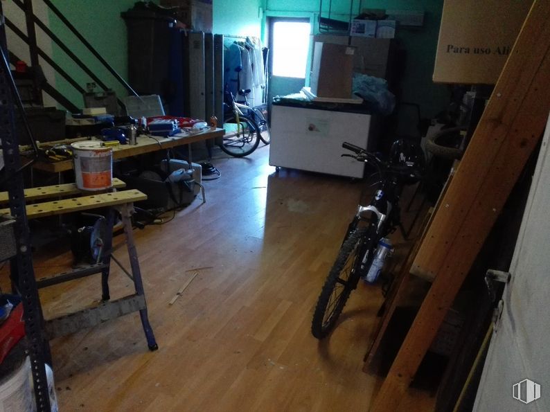 Industrial for sale at Calle Polígono Industrial, Las Ventas de Retamosa, Toledo, 45183 with tire, bicycle, wheel, bicycle wheel, bicycle tire, wood, flooring, bicycle frame, floor and automotive tire around