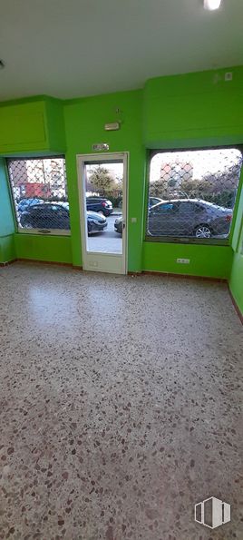 Local en venta en Calle Nazaret, 4, Móstoles, Madrid, 28936 con puerta, coche, suelo, suelos, iluminación natural, hall, suelo de baldosas y limpieza alrededor