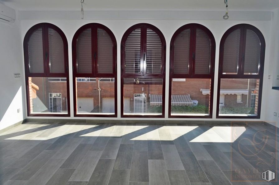 Local en alquiler en Calle Peñuelas, Daganzo de Arriba, Madrid, 28814 con propiedad, accesorio, edificio, arquitectura, madera, puerta, ladrillo, piso, pared y suelo alrededor