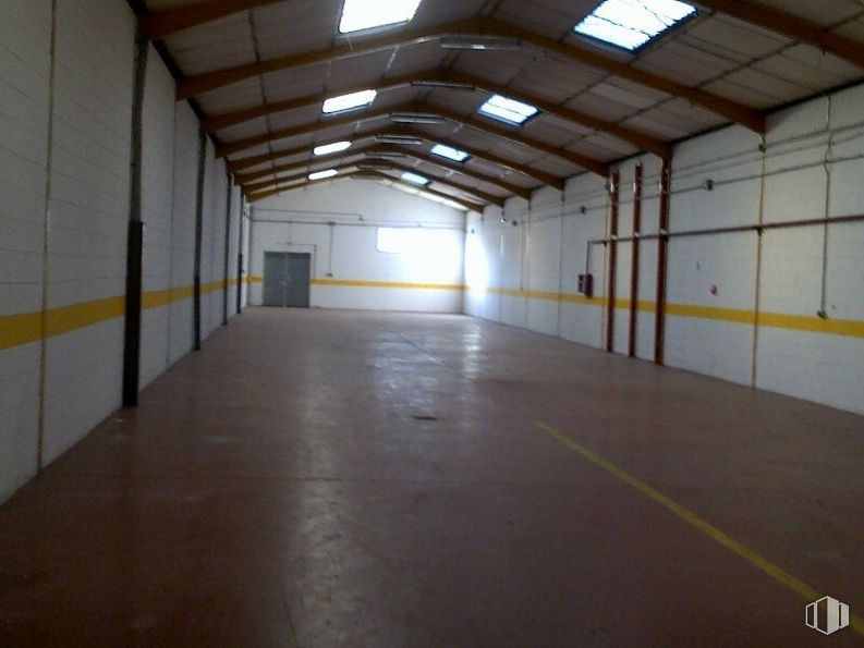 Nave en alquiler en Zona Industrial Getafe, Getafe, Madrid, 28906 con ventana, edificio, pabellón, hall, suelo, casa, suelos, madera, aparcamiento y techo alrededor