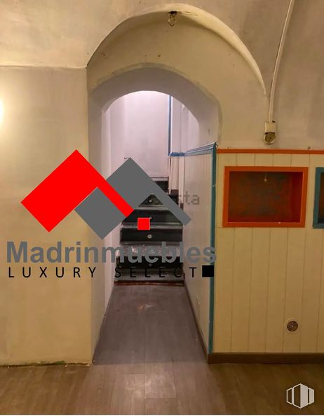 Retail for sale at Calle Redondilla, Centro, Madrid, 28005 with cabinetry, wood, interior design, flooring, floor, hall, wall, material property, real estate and ceiling around