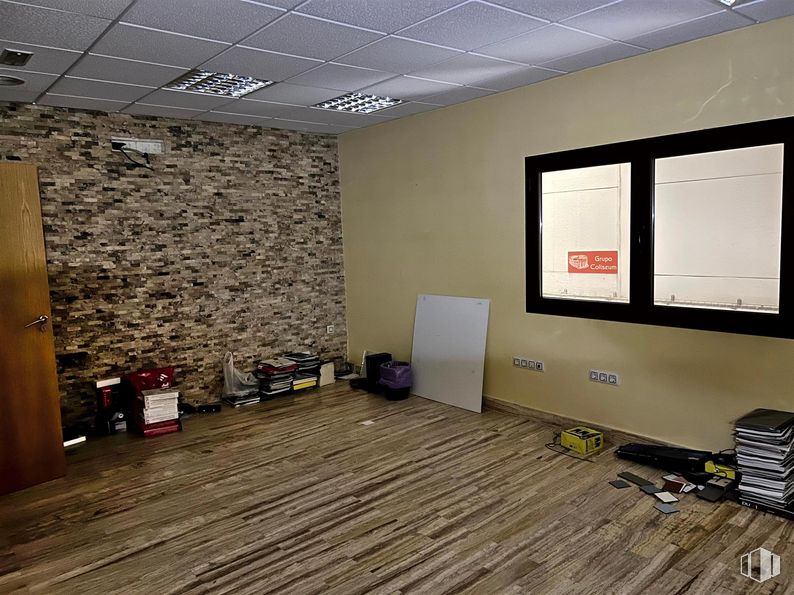 Industrial for sale at Calle Felipe II, Yuncos, Toledo, 45210 with door, wood, interior design, flooring, building, floor, laminate flooring, real estate, hardwood and wood stain around