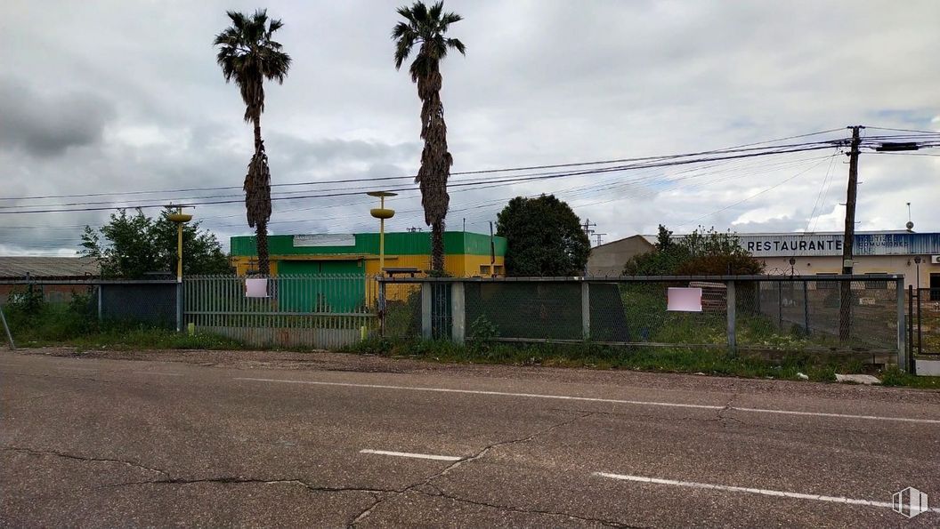 Industrial for sale at Carretera Valmojado, Cedillo del Condado, Toledo, 45214 with building, cloud, sky, plant, tree, asphalt, road surface, gas, road and electricity around