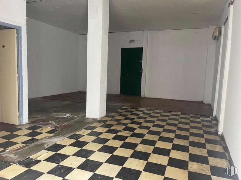 Local en venta en Calle Santa Gema, Alcorcón, Madrid, 28921 con puerta, propiedad, suelo de baldosas, accesorio, madera, interiorismo, suelo, suelos, hall y línea alrededor