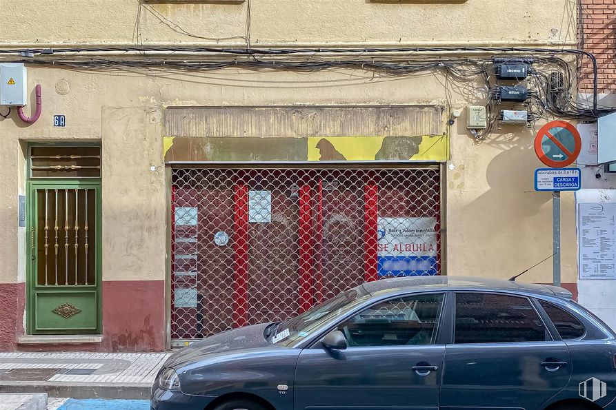 Local en alquiler en Calle Castilla, Getafe, Madrid, 28901 con coche, ventana, luz de estacionamiento, neumático, vehículo terrestre, rueda, vehículo, fotografía, azul y vehículo de motor alrededor