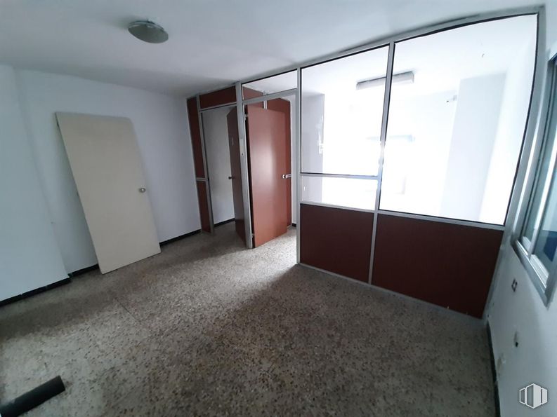 Nave en venta en Polígono Codein, Fuenlabrada, Madrid, 28946 con puerta, accesorio, edificio, suelo, madera, suelos, sombra, madera dura, casa y puerta de casa alrededor