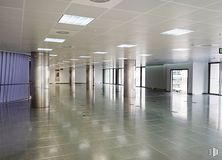 Office for rent at Zona CBD, Tetuán, Madrid, 28020 with light fixture, lighting, fixture, floor, flooring, glass, composite material, event, building material and ceiling around