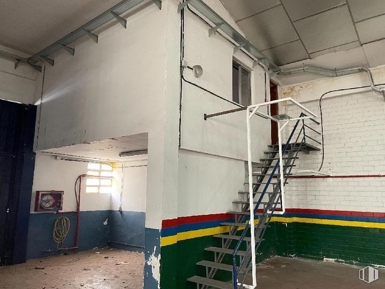 Industrial for sale at Calle Hierro, 6, Cobeña, Madrid, 28863 with ladder, building, floor, tints and shades, composite material, house, gas, paint, concrete and flooring around