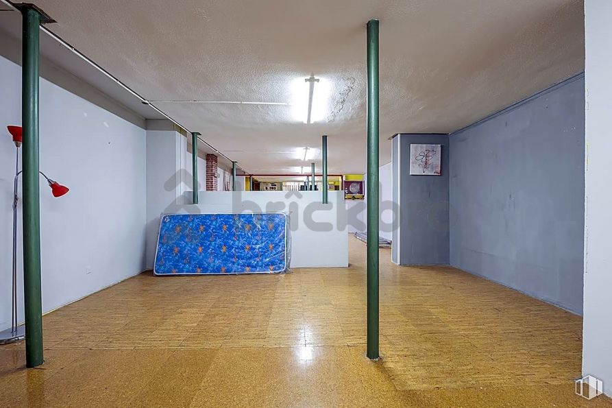 Retail for sale at Calle Gerardo de Diego, 1, Puente de Vallecas, Madrid, 28038 with fixture, hall, floor, flooring, ceiling, glass, wood, paint, event and daylighting around