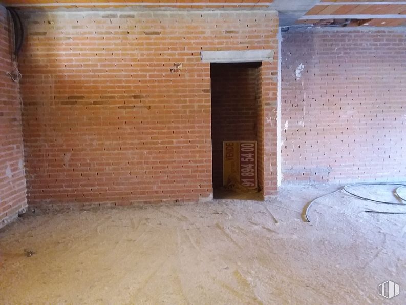 Local en alquiler y venta en Paseo Descubrimiento, 6, San Martín de la Vega, Madrid, 28330 con madera, albañilería, ladrillo, suelo, piso, material de construcción, madera, tinte para madera, tintes y matices y gas alrededor