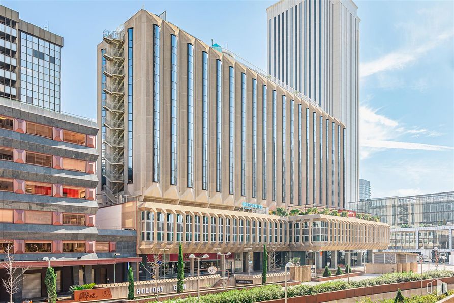 Oficina en alquiler en Plaza Carlos Trías Bertrán, 4, Tetuán, Madrid, 28020 con edificio, cielo, durante el día, planta, nube, rascacielos, diseño urbano, ventana, bloque de pisos y barrio alrededor