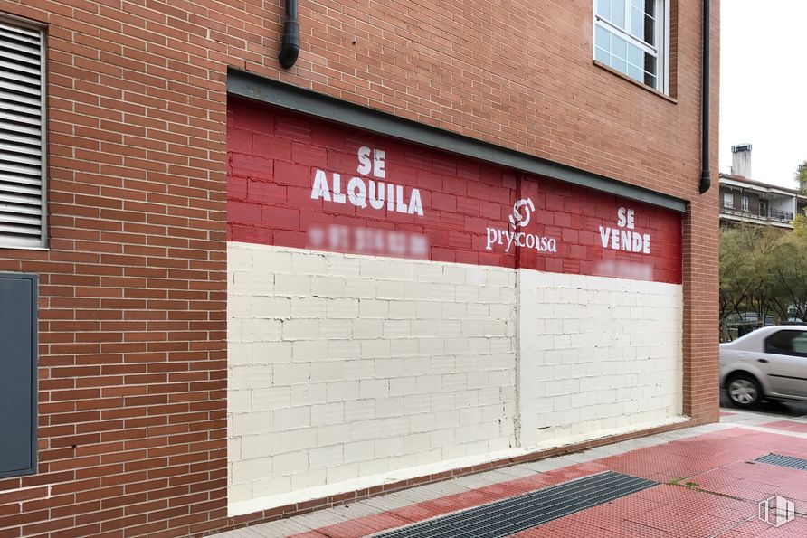 Retail for sale & for rent at Calle Cordel de Valladolid, 6, Collado Villalba, Madrid, 28400 with car, window, wheel, tire, building, brick, brickwork, wood, road surface and fixture around