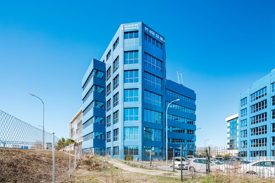 Oficina en alquiler en Avenida Sur de Barajas, 16, Barajas, Madrid, 28028 con edificio, cielo, día, luz de la calle, ventana, planta, azur, bloque de torres, torre y diseño urbano alrededor