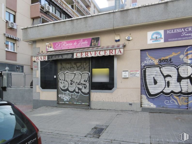 Local en venta en Calle Ocaña, 91, La Latina, Madrid, 28047 con coche, edificio, propiedad, ventana, fuente, graffiti, pared, arte, fachada y escritura alrededor