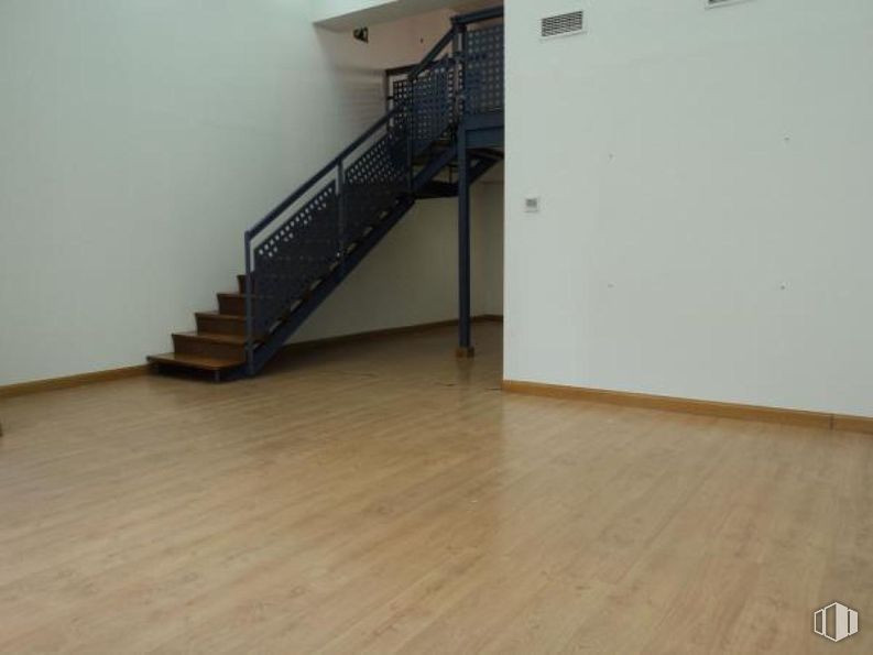 Office for rent at Calle Conde de Vilches, Salamanca, Madrid, 28028 with flooring, floor, wood flooring, wood, interior design, laminate flooring, stairs, hardwood, wood stain and ceiling around