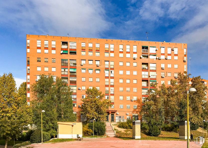 Local en venta en Calle Azorín, 11, Móstoles, Madrid, 28935 con edificio, nube, cielo, planta, ventana, árbol, bloque de pisos, diseño urbano, condominio y barrio alrededor