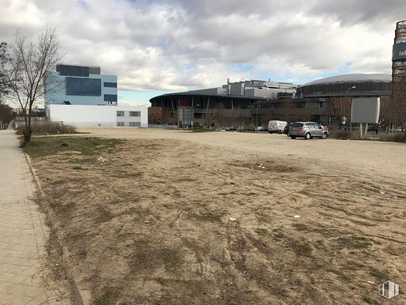 Suelo en alquiler en Calle Treseta, 31, Carabanchel, Madrid, 28054 con edificio, nube, cielo, propiedad, planta, asfalto, lote de tierra, árbol, superficie de carretera y coche alrededor