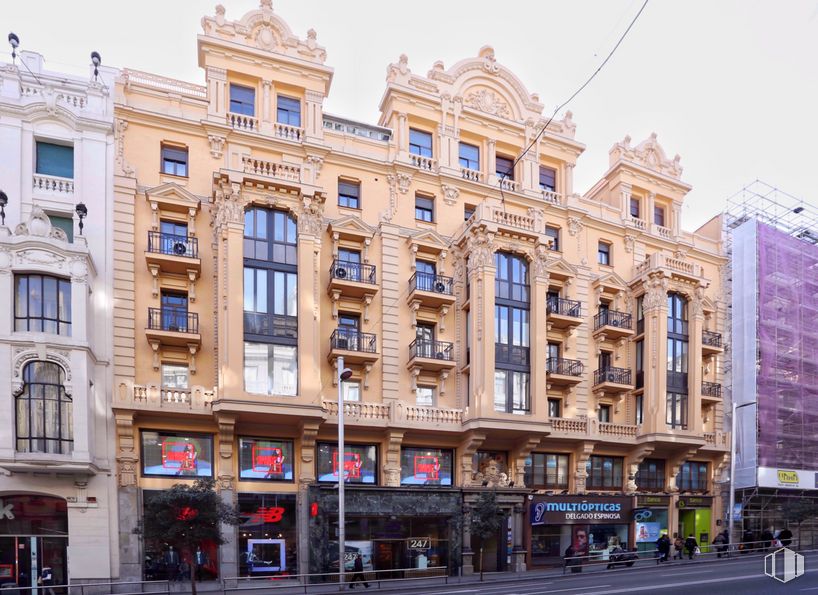 Oficina en alquiler en Calle Gran Vía, 15, Centro, Madrid, 28013 con edificio, ventana, cielo, arquitectura, diseño urbano, condominio, barrio residencial, vecindario, bloque de pisos y propiedad material alrededor