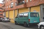 Retail for rent at Calle Capitán Peñas, 35, Ávila, 05003 with wheel, car, van, tire, automotive parking light, land vehicle, vehicle registration plate, vehicle, window and building around