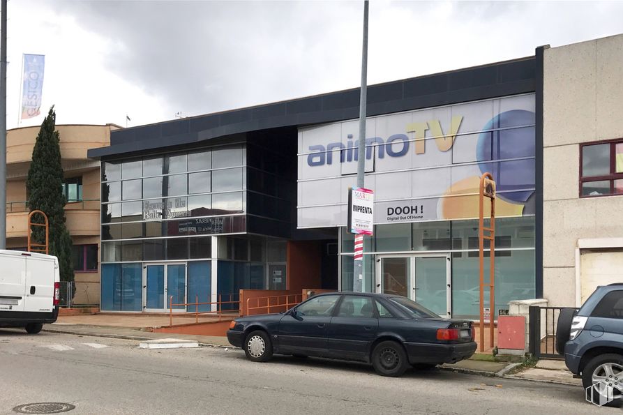 Nave en alquiler en Calle Puerta Abajo, 12, Alpedrete, Madrid, 28430 con coche, neumático, ventana, edificio, luz de estacionamiento automotriz, rueda, vehículo terrestre, vehículo, nube y cielo alrededor