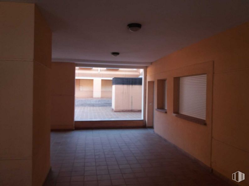 Local en venta en Calle Magallanes, San Martín de la Vega, Madrid, 28330 con persiana de la ventana, edificio, propiedad, madera, pasillo, sombra, tinte para madera, suelo, piso y accesorio alrededor