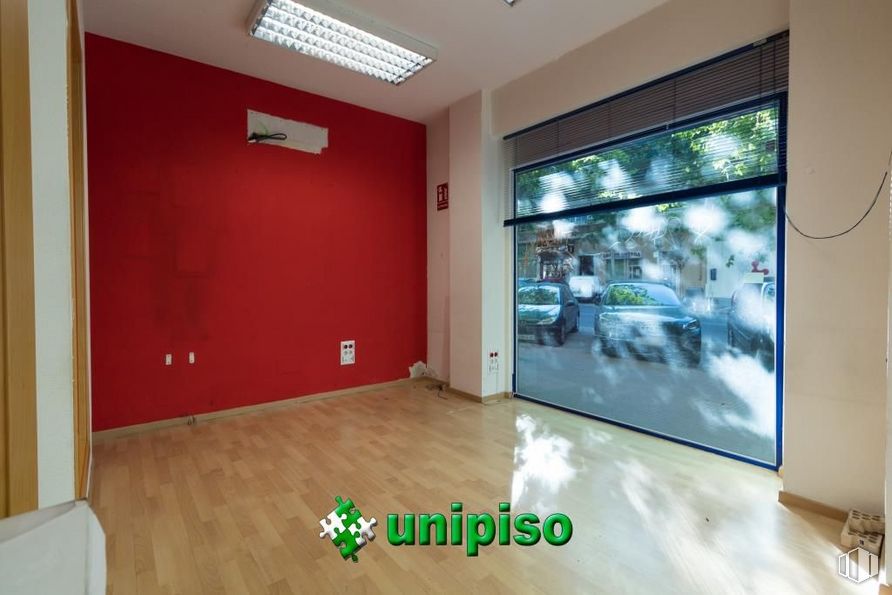 Retail for rent at Avenida Fuenlabrada, Leganés, Madrid, 28912 with light fixture, lighting, fixture, interior design, wood, building, flooring, floor, material property and door around