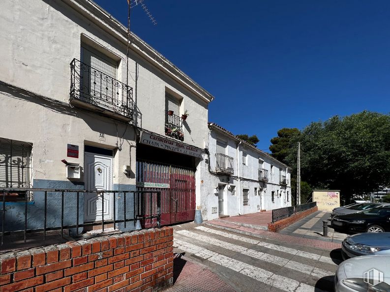 Suelo en venta en Casco urbano, Arganda del Rey, Madrid, 28500 con coche, ventana, casa, puerta, cielo, edificio, planta, árbol, superficie de la carretera y iluminación automotriz alrededor