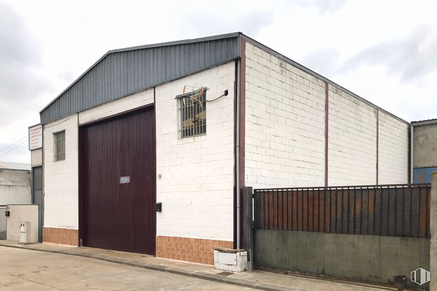 Industrial for sale at Calle Buenavista, 24, Pepino, Toledo, 45638 with window, door, building, sky, cloud, wood, fixture, land lot, tree and siding around