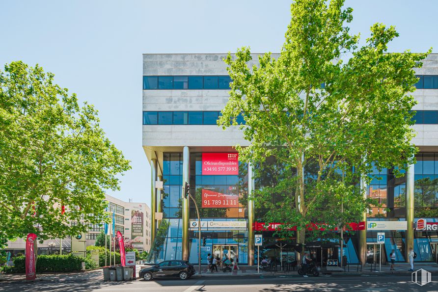 Oficina en alquiler en Calle Alcalá, 474, San Blas - Canillejas, Madrid, 28027 con edificio, ventana, coche, durante el día, propiedad, cielo, árbol, diseño urbano, superficie de la carretera y zona residencial alrededor