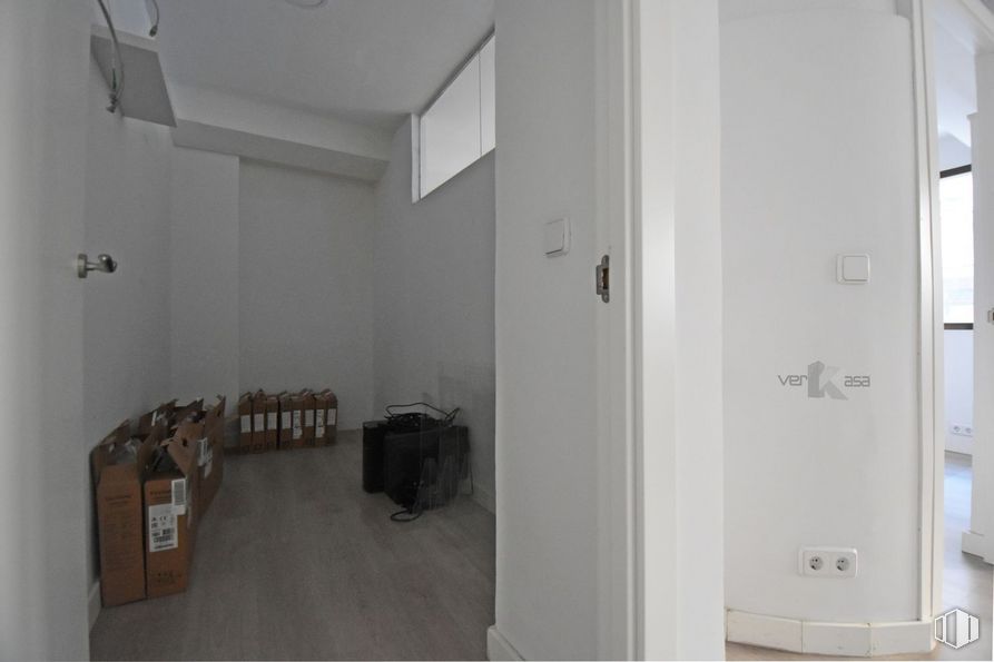 Local en alquiler y venta en Calle Perales, 1, Pinto, Madrid, 28320 con edificio, accesorio, interiorismo, madera, suelo, suelos, gas, madera dura, techo y casa alrededor