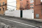 Land for sale at Calle Francisco Rodríguez, 10, Carabanchel, Madrid, 28044 with building, window, road surface, brick, tree, brickwork, wood, asphalt, urban design and house around