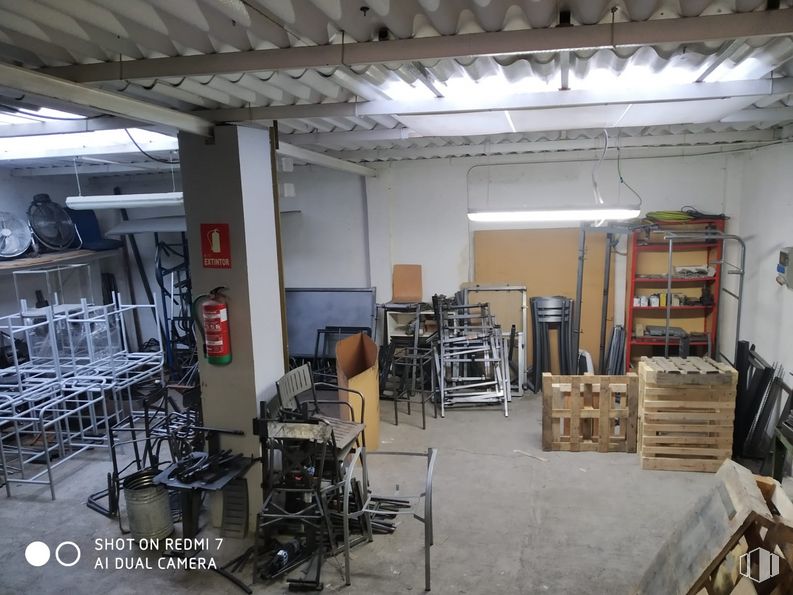 Nave en alquiler y venta en Zona Industrial, Arganda del Rey, Madrid, 28500 con productos envasados, diseño de interiores, silla, suelo, madera, piso, escalera, edificio, ingeniería y máquina alrededor