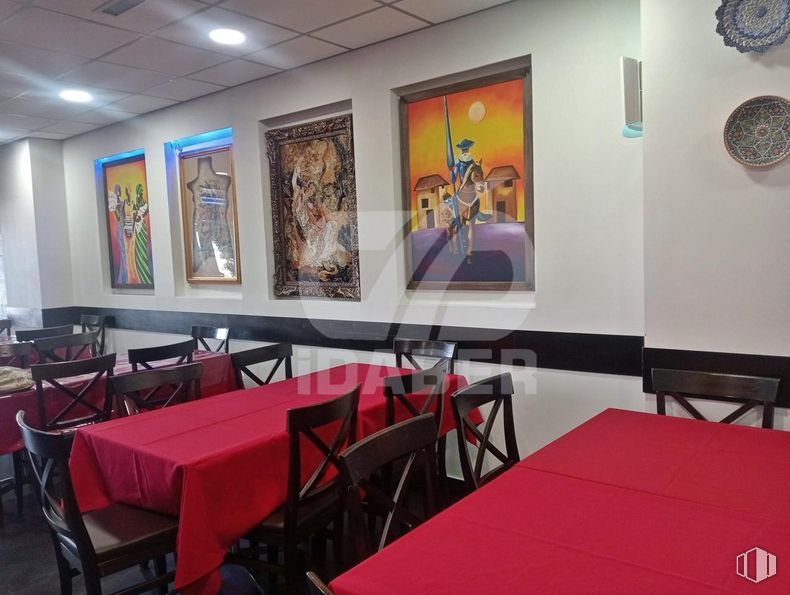 Retail for rent at Zona centro, Seseña, Toledo, 45223 with chair, table top, picture frame, table, furniture, property, building, interior design, architecture and wall around