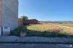 Land for sale at Avenida Reina Sofía Sur, Sonseca, Toledo, 45100 with sky, plant, road surface, land lot, asphalt, grass, landscape, tree, road and tar around