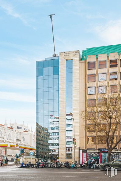 Oficina en alquiler en Calle Goya, 24, Salamanca, Madrid, 28001 con edificio, alumbrado, coche, cielo, nube, durante el día, luz de la calle, rascacielos, torre y condominio alrededor