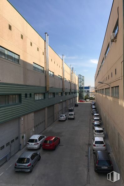 Industrial for rent at Calle Laguna del Marquesado, 24, Villaverde, Madrid, 28021 with car, building, window, automotive parking light, sky, vehicle, tire, wheel, infrastructure and mode of transport around