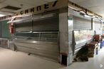 Retail for sale at Calle Gutierre de Cetina, 73, Ciudad Lineal, Madrid, 28017 with packaged goods, automotive design, gas, machine, electricity, automotive lighting, automotive exterior, engineering, metal and steel around