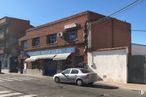 Office for rent at Calle Ramón y Cajal, 26, Fuensalida, Toledo, 45510 with car, window, building, automotive parking light, sky, tire, wheel, vehicle, asphalt and automotive exterior around