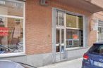 Retail for rent at Calle La Moraña, Ávila, 05002 with car, person, license plate, automotive parking light, property, window, vehicle, building, plant and automotive lighting around