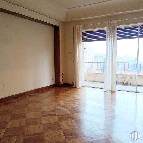 Office for rent at Paseo Castellana, Tetuán, Madrid, 28046 with floor, flooring, wood flooring, wood, interior design, laminate flooring, tile flooring, ceiling, brown and hardwood around