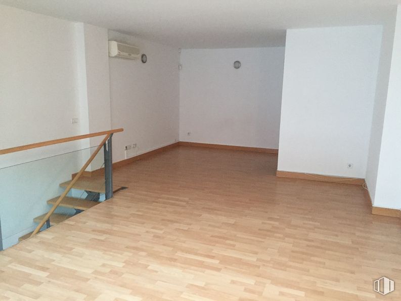 Oficina en alquiler en Calle Pedrezuela, 4, Alcorcón, Madrid, 28925 con accesorio, madera, pintura, suelo, piso, tinte para madera, pasillo, madera, suelos laminados y material de construcción alrededor