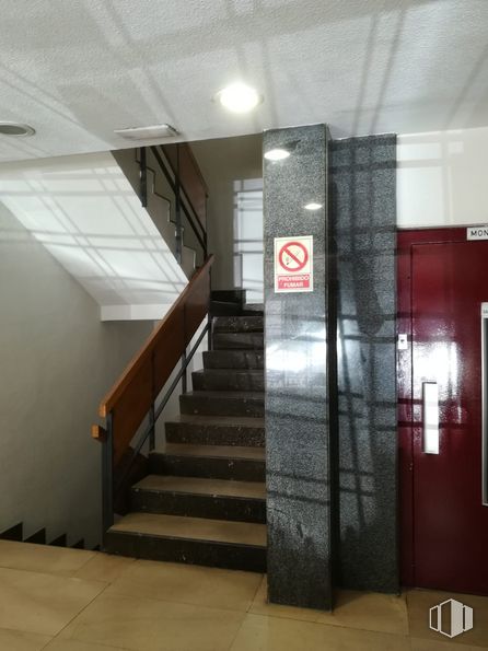 Oficina en alquiler en Calle Aviador Zorita, 13, Tetuán, Madrid, 28020 con accesorio, escaleras, piso, suelo, pared, madera, vidrio, gas, material compuesto y pretil alrededor