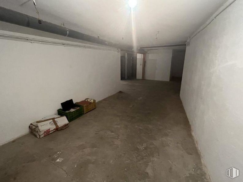 Retail for sale at Calle Santiago de la Fuente, Bargas, Toledo, 45593 with packaged goods, floor, flooring, wall, building, composite material, wood, hall, concrete and fixture around