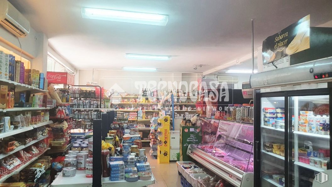 Retail for sale at Calle Presa, San Fernando de Henares, Madrid, 28830 with packaged goods, shelf, product, shelving, publication, interior design, customer, convenience store, retail and service around