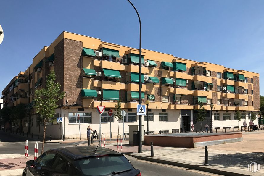 Oficina en alquiler en Avenida Juan de la Cierva, 25, Getafe, Madrid, 28901 con edificio, cielo, ventana, diseño urbano, condominio, bloque de pisos, árbol, propiedad material, edificio comercial y fachada alrededor