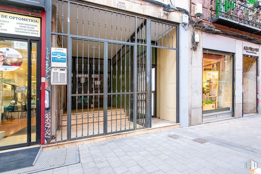 Local en venta en Calle Augusto Figueroa, Centro, Madrid, 28004 con accesorio, inmobiliario, fachada, ciudad, edificio, madera, acera, puerta, metal y vidrio alrededor