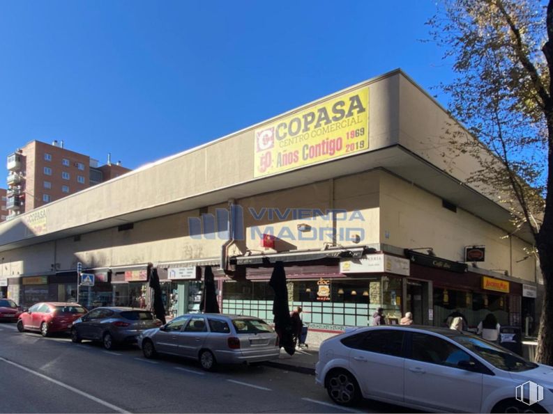 Retail for sale at Centro Comercial Copasa, Calle Maqueda, 117, La Latina, Madrid, 28024 with car, wheel, tire, mode of transport, automotive lighting, motor vehicle, automotive parking light, automotive exterior, automotive tire and automotive tail & brake light around