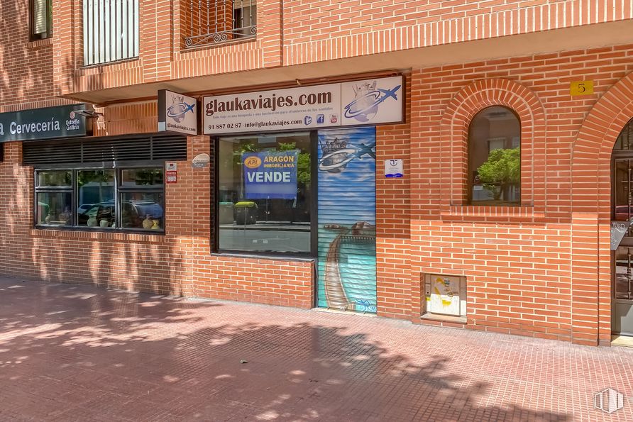 Retail for sale at Avenida Alcarria, Alcalá de Henares, Madrid, 28805 with building, window, brickwork, brick, fixture, wood, building material, real estate, facade and road surface around